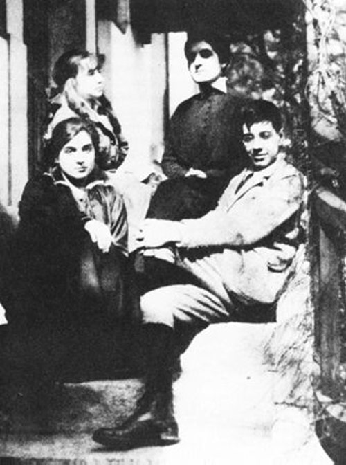 Хорхе Луис Борхес с сестрой Норой в школе в Женеве, 1914 год