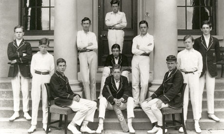 Сэмюэл Беккет (второй слева) со школьной командой по крикету