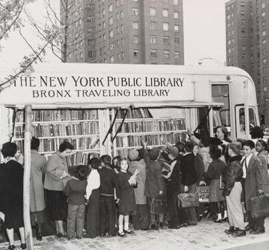передвижная библиотека в Бронксе - 50-е г.г. ХХ в