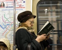 согласно опросу ВЦИОМ россияне в 2013 г. читают больше...