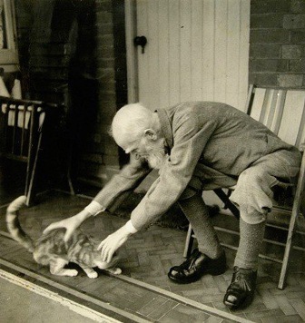 Бернард Шоу с котиком
