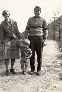 Эрнест Хэмингуэй с отцом и матерью