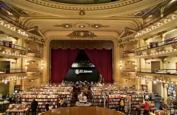 книжный магазин El Ateneo Grand Splendid Theater в ретро-стиле