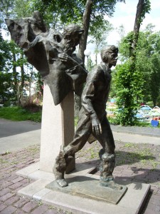 Памятник двум капитанам в Пскове