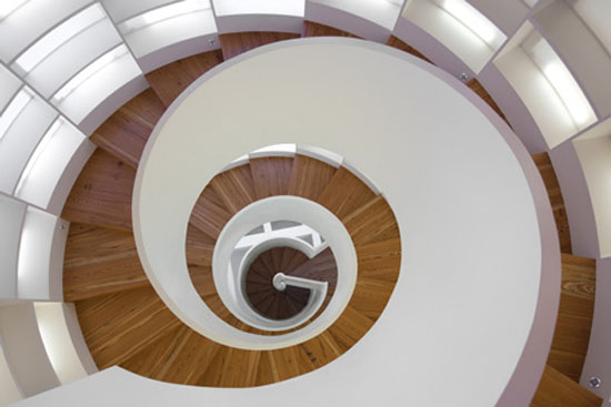 Спиральная лестница-библиотека