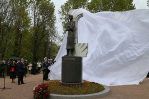 памятник Ольге Берггольц, памятник Берггольц Санкт-Петербург