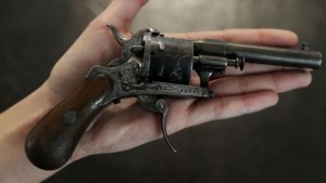 Пистолет, из которого стреляли в поэта Рембо