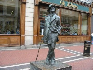 Памятник Джеймсу Джойсу в Дублине