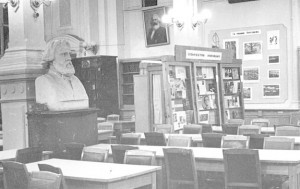 Byust-Turgeneva-v-biblioteke