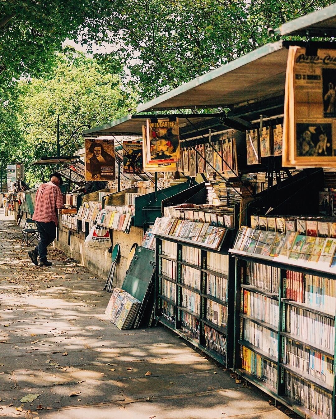 Книжная ярмарка на Фонтанке от петербургских букинистов