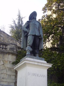 Памятник мушкетеру д’Артаньяну4