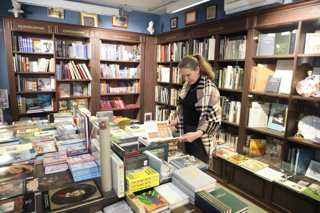 В питерской «Книжной лавке писателей» продаются книги, привезенные из США